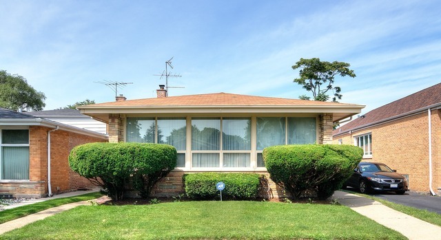 Property Photo:  8946 S Chappel Avenue  IL 60617 