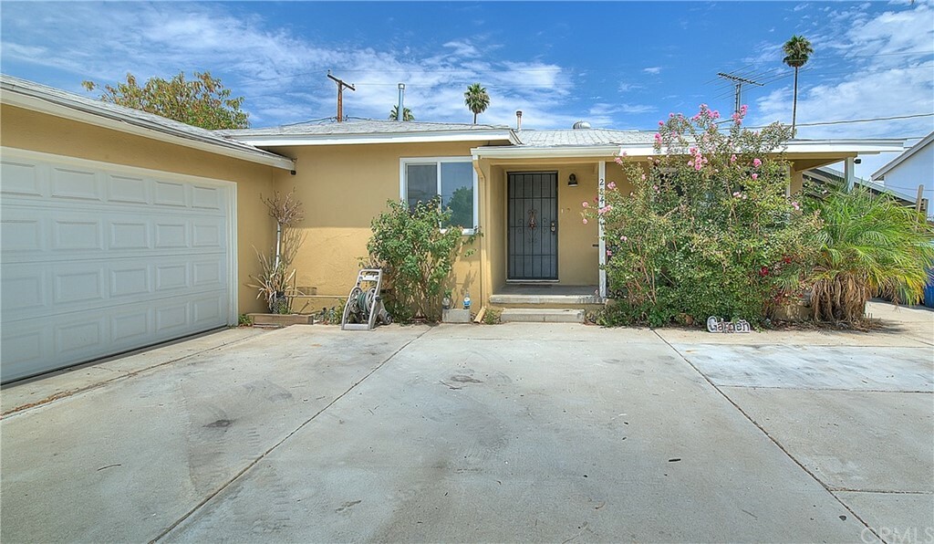Property Photo: 2845 Blackstone Avenue CA 92504