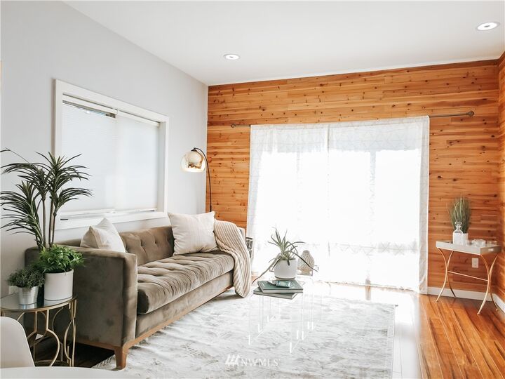 Property Photo: 4276 Greenbelt Station WA 98118