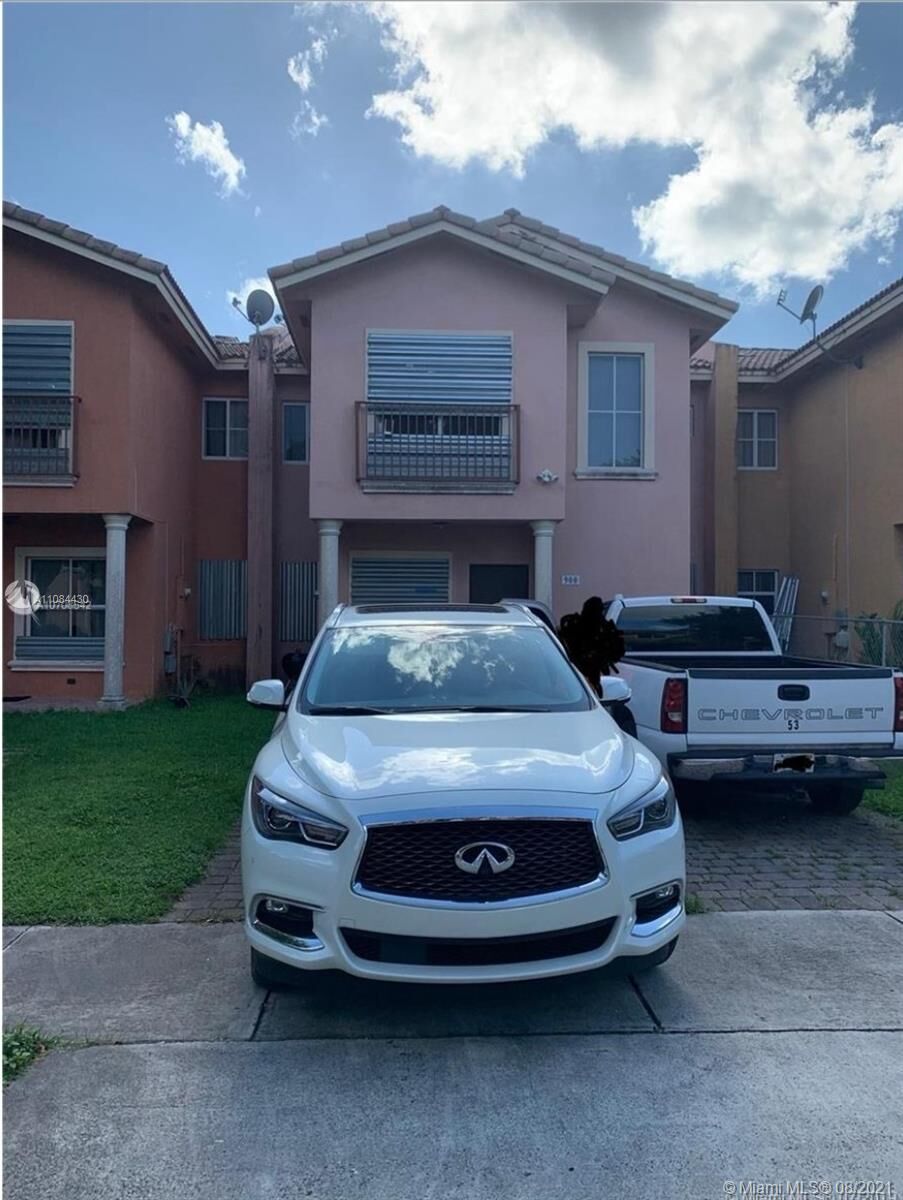 Property Photo: 900 SW 6th Ct 900 FL 33034