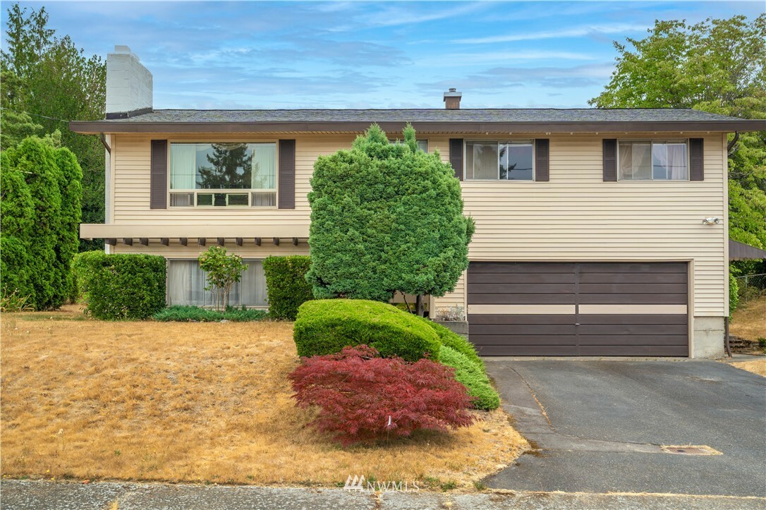 Property Photo:  3322 Almira Drive  WA 98310 