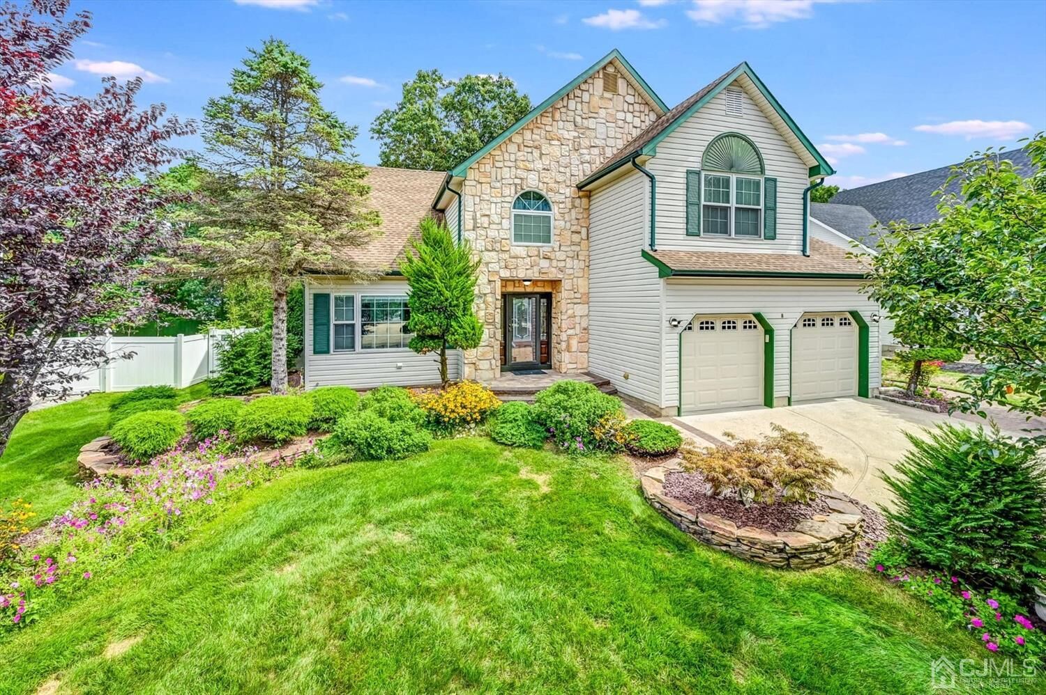 Property Photo:  8 Chris Ann Court  NJ 08857 