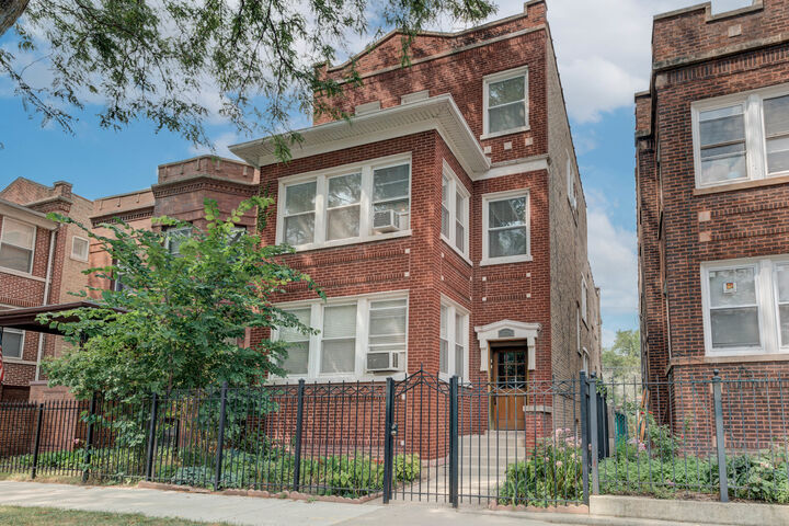 3334 W Wilson Avenue  Chicago IL 60625 photo