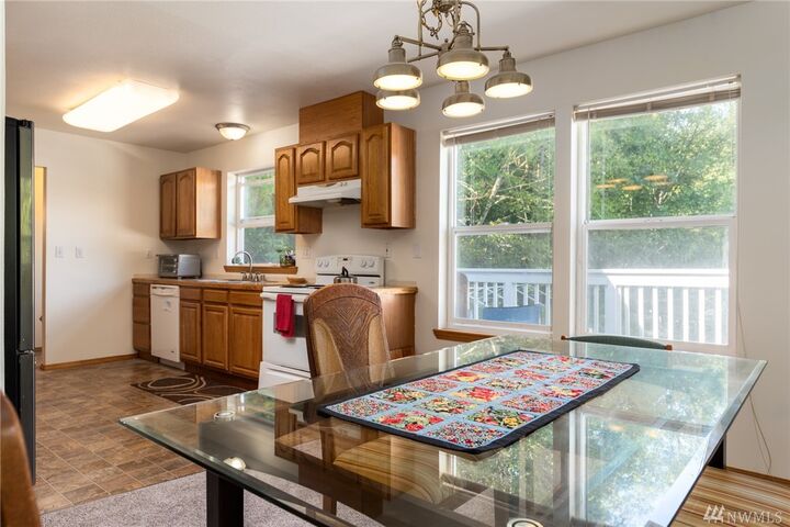 Property Photo: 393 E Alder Dr WA 98284