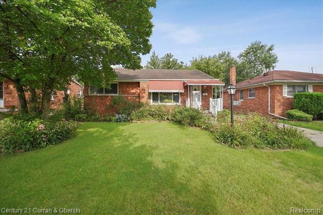 Property Photo:  17138 Sumner  MI 48240 