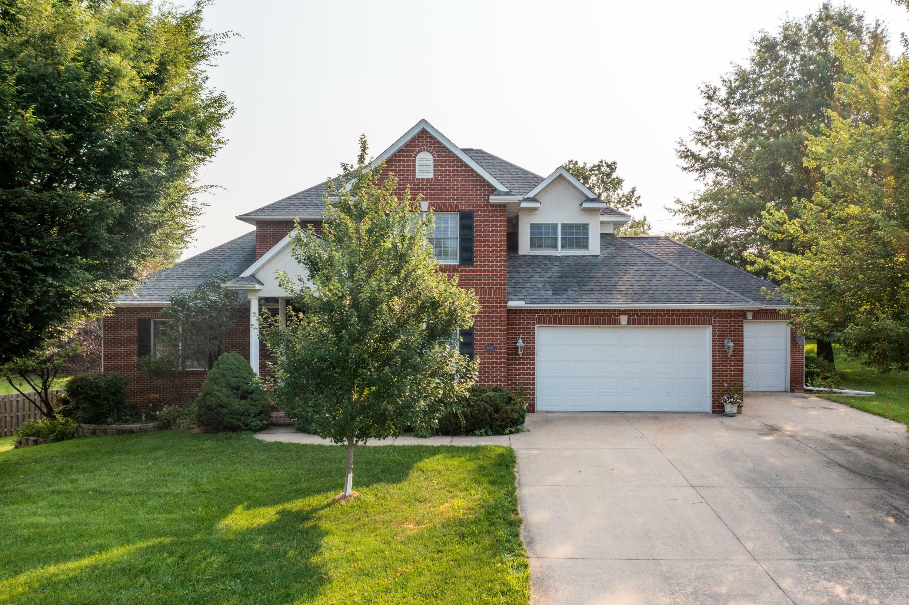 Property Photo:  1607 Kenilworth Dr  MO 65203 