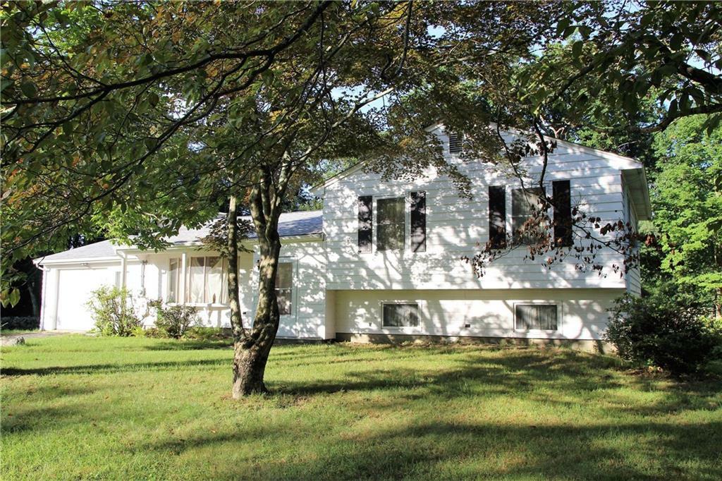 Property Photo: 6 Sandalwood Ct RI 02816