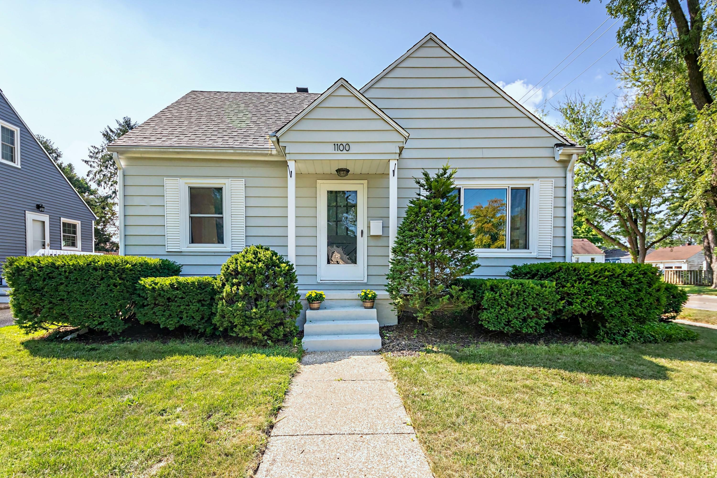 Property Photo:  1100 Kingsley Avenue  MI 49085 