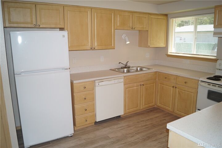 Property Photo: 619 E St WA 98537