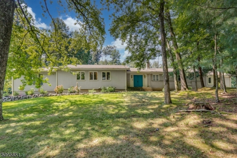 Property Photo:  6 Wedgewood Way  NJ 07076 