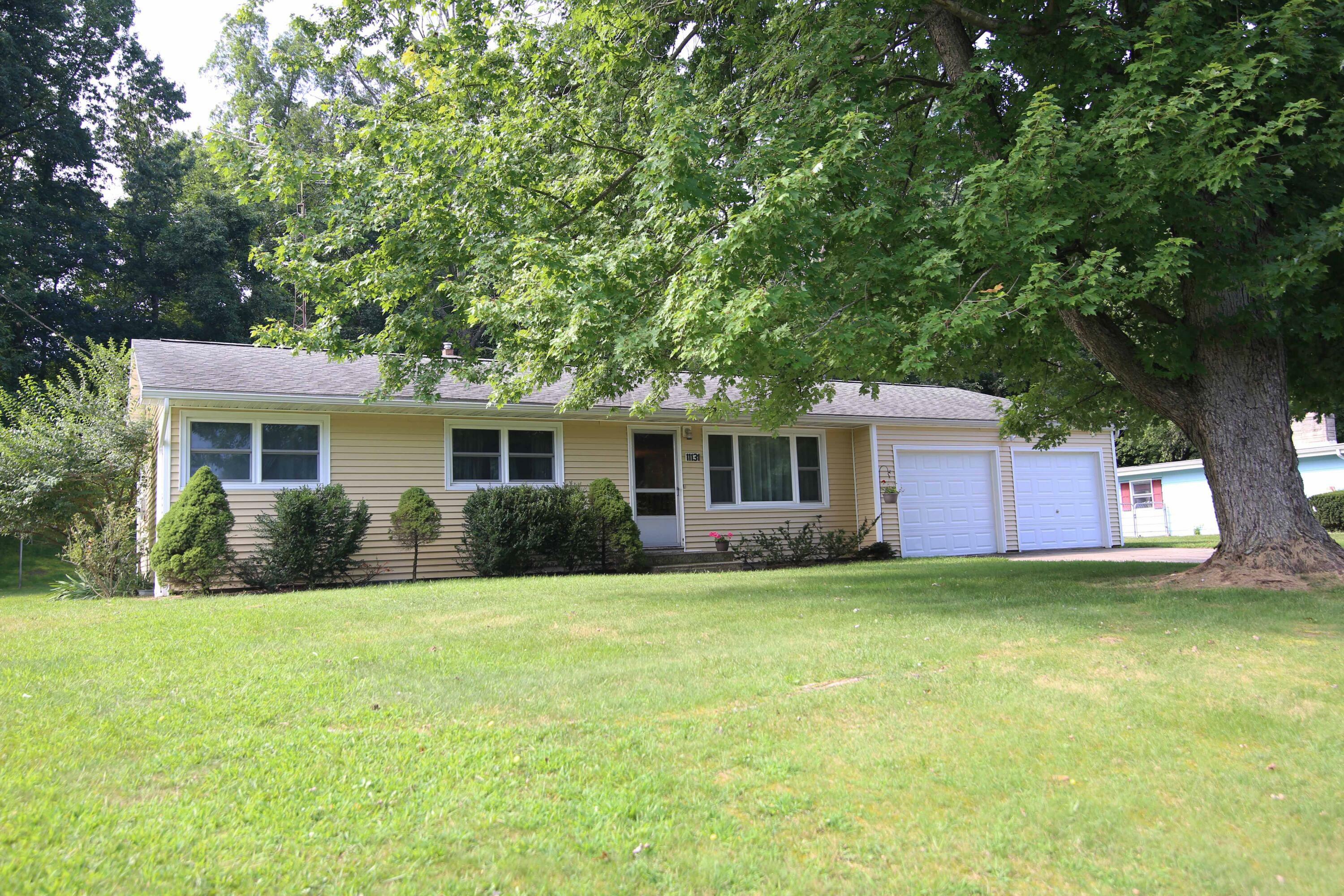 Property Photo:  11131 Elizabeth Drive  MI 49093 