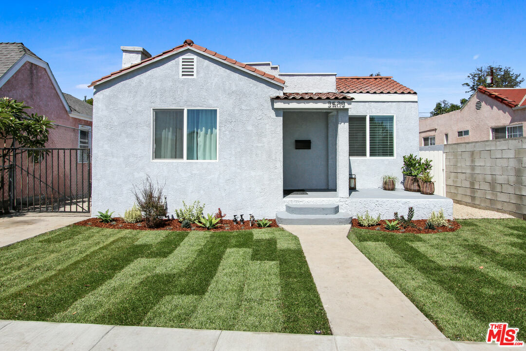 Property Photo:  2509   Lucerne Ave  CA 90016 