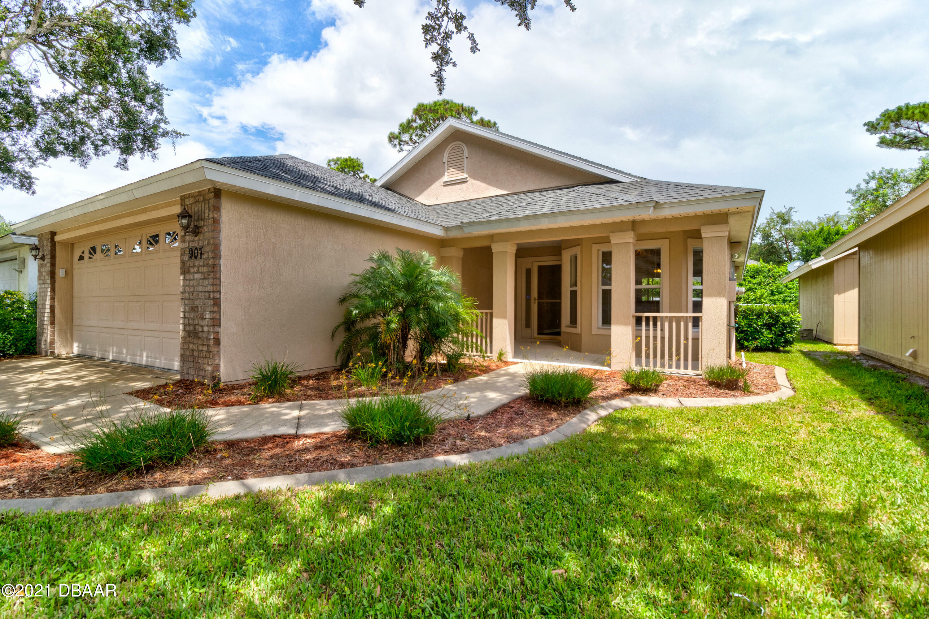 Property Photo:  907 Countryside W Boulevard  FL 32127 