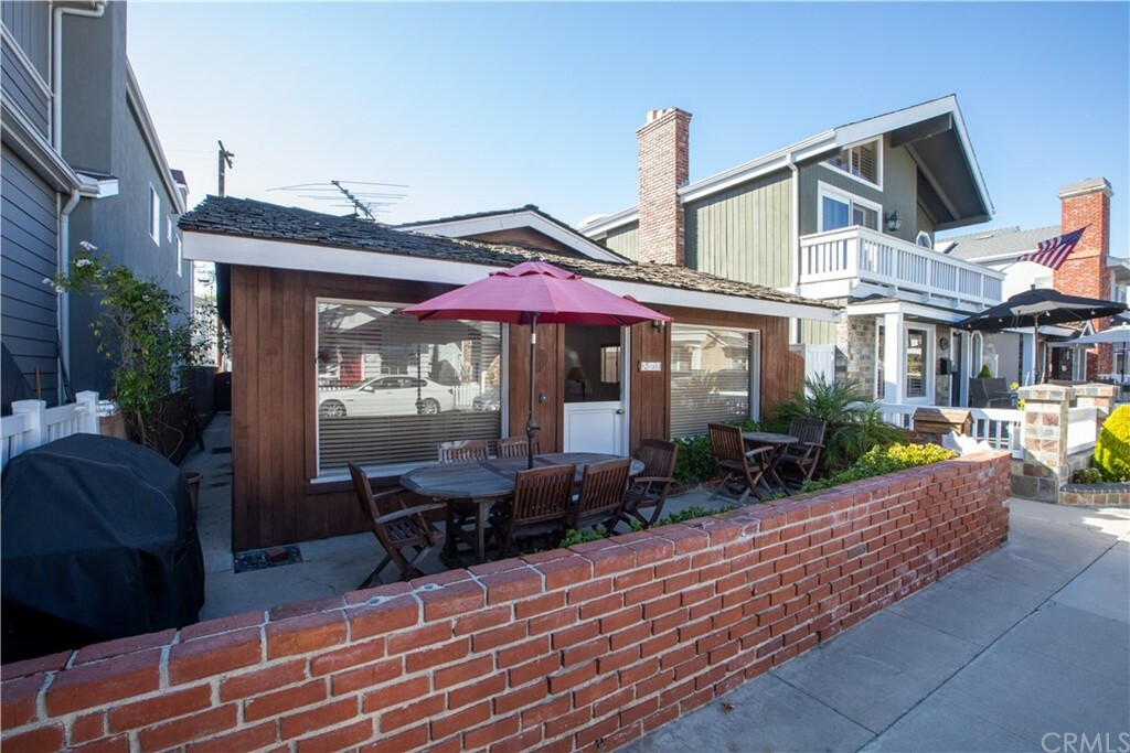 Property Photo:  203 Garnet Avenue  CA 92662 