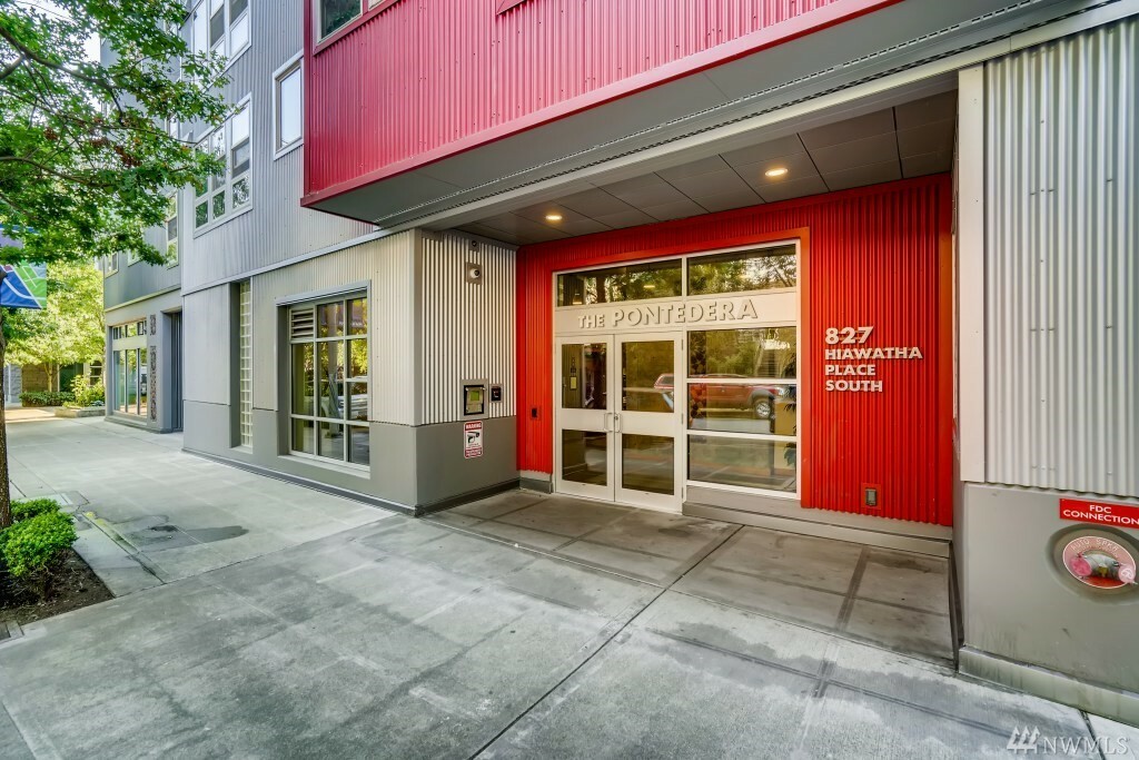 Property Photo: 827 Hiawatha Place S 610 WA 98144