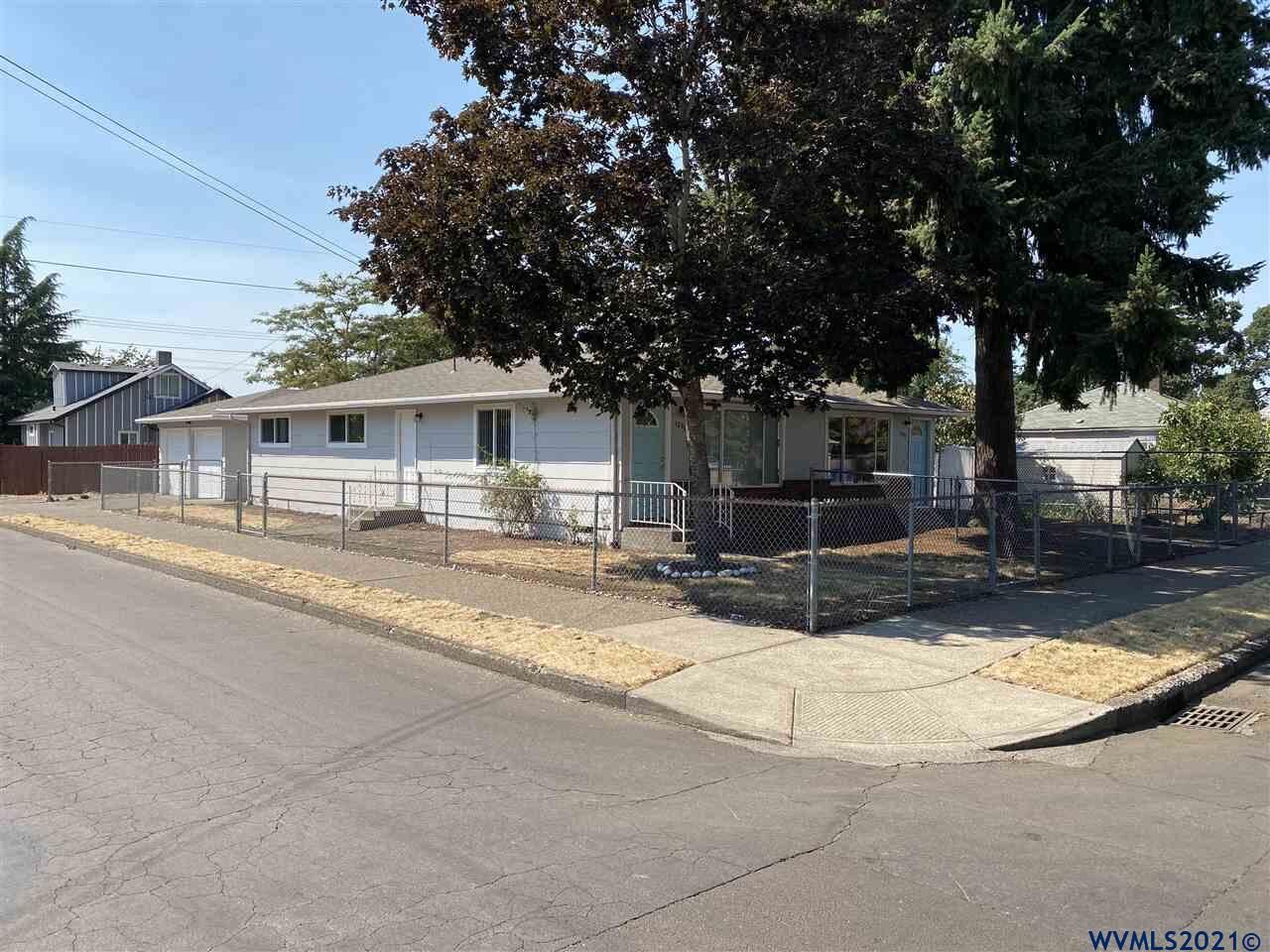 Property Photo: 1293 15th St SE OR 97302