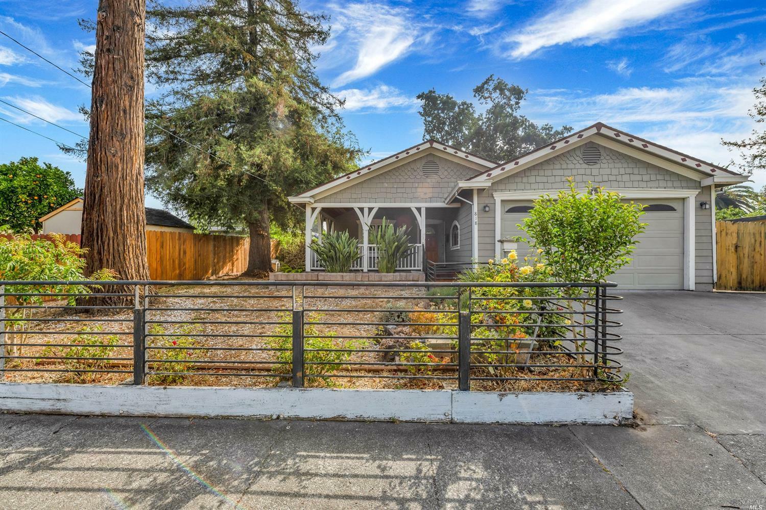 Property Photo:  818 Corby Avenue  CA 95407 