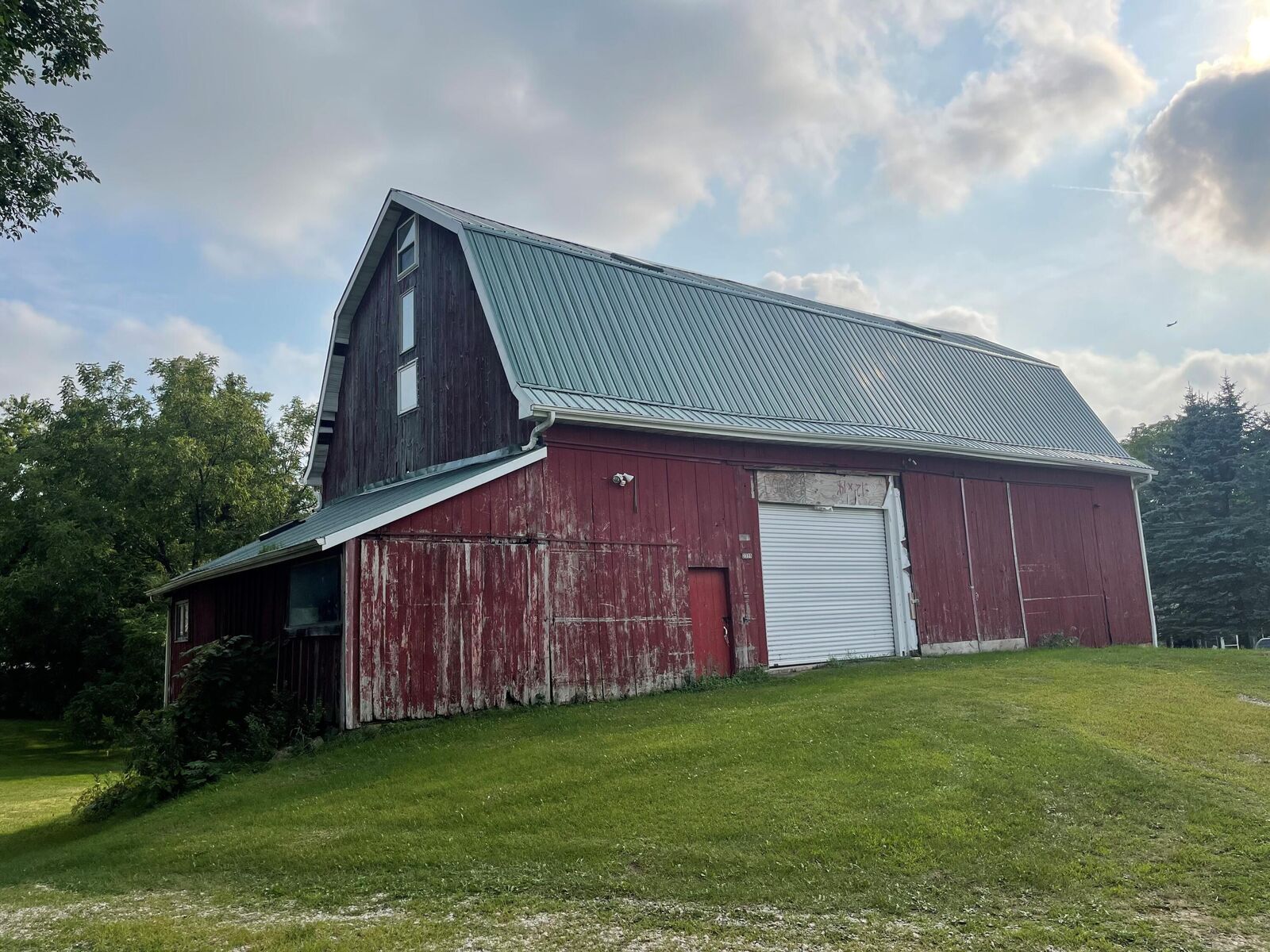 Property Photo: 2335 State Highway 33 WI 53095