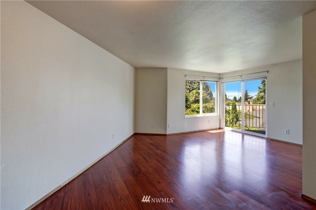 Property Photo:  135 N 105th Street 103  WA 98133 