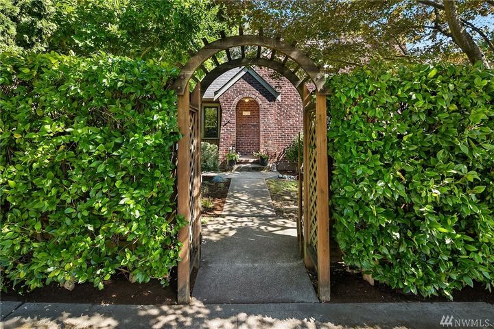 Property Photo: 6026 35th Ave NE WA 98115