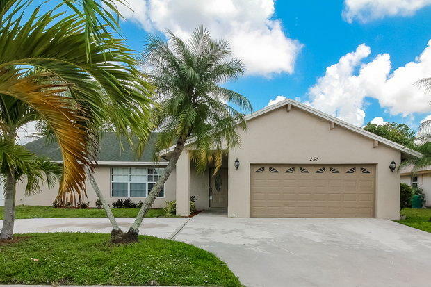 Property Photo:  255 Las Palmas Street  FL 33411 