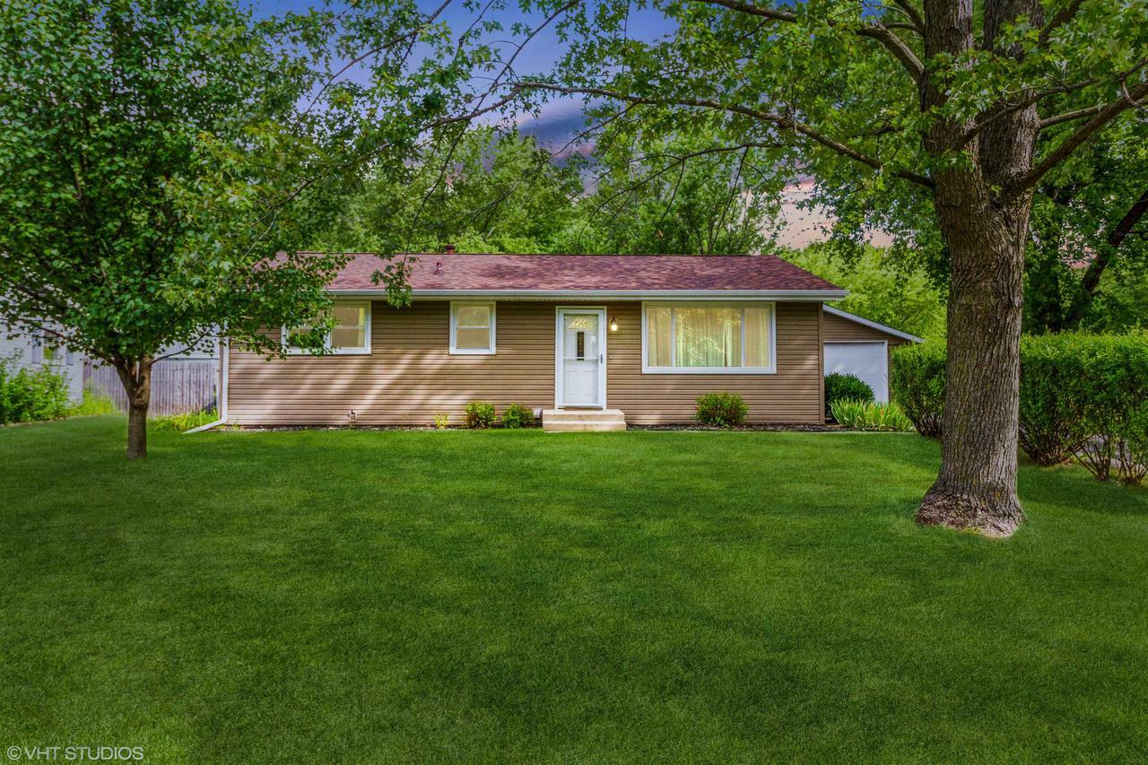 Property Photo:  1224 Minns Dr  IL 61115 