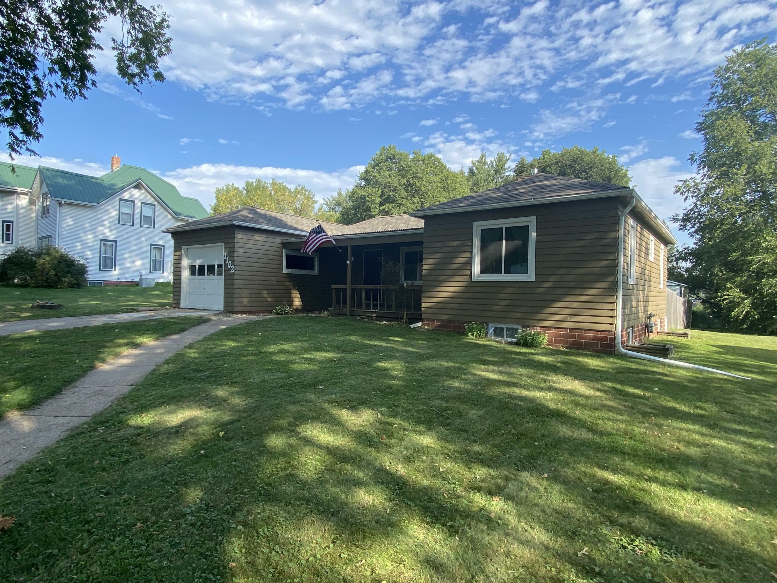 Property Photo:  1102 Park  Street  IA 51537 