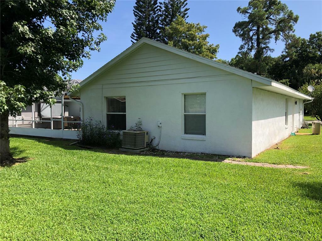 Property Photo: 1162 Peachtree Road FL 32114