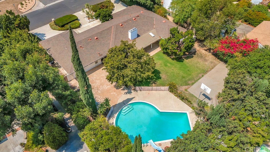 Property Photo:  9230 Jellico Avenue  CA 91325 