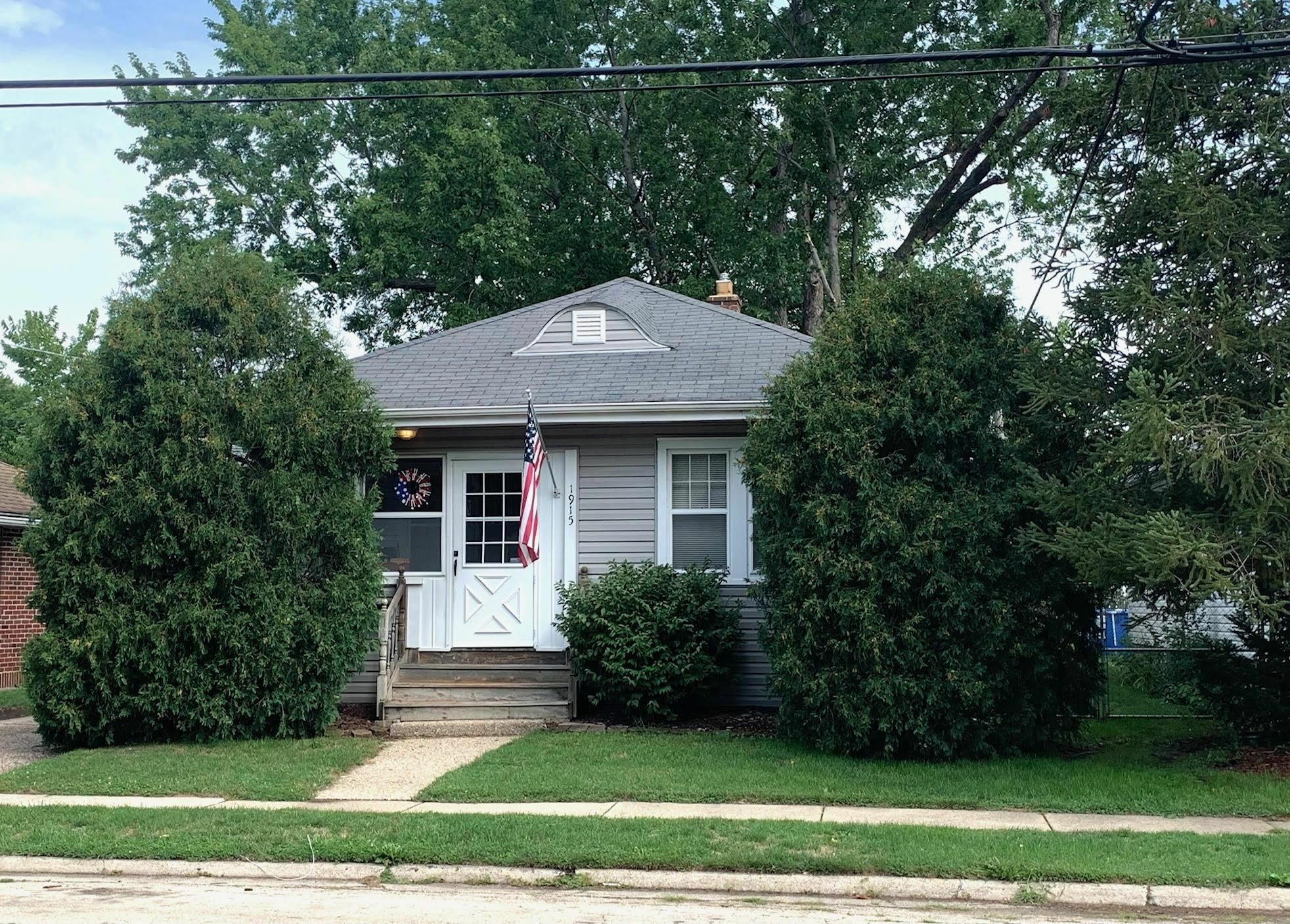 Property Photo:  1915 Vernon Street  IL 61103 