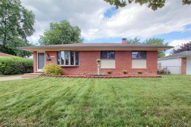 39026 Richland St Street  Livonia MI 48150 photo