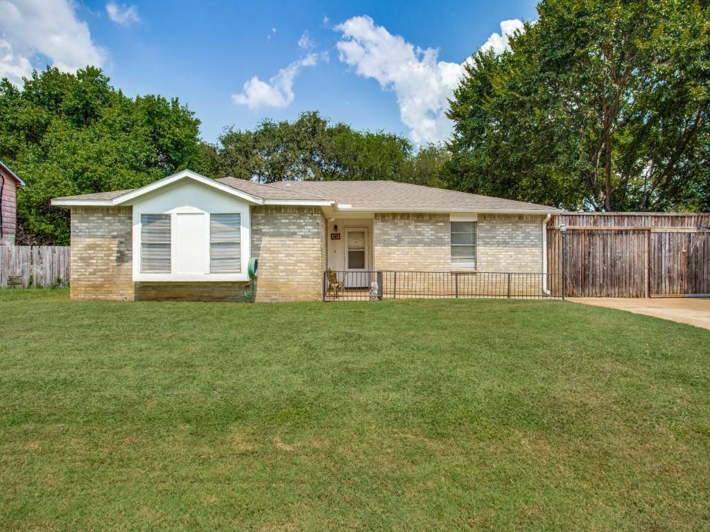 Property Photo:  307 Windmere Circle  TX 76210 