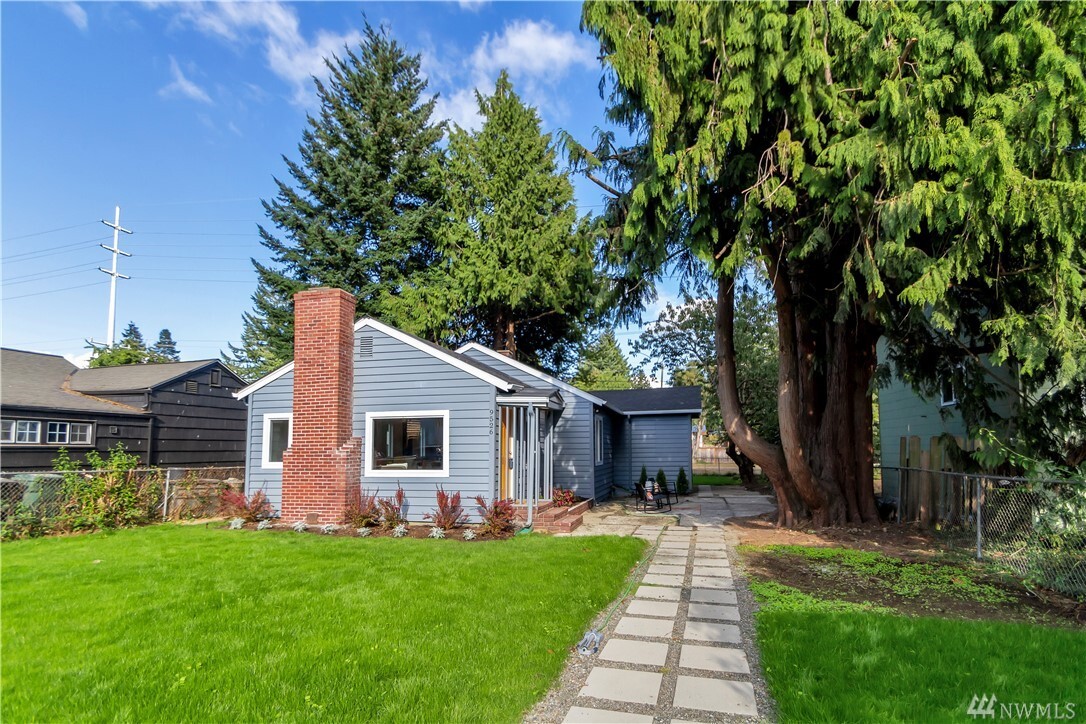 Property Photo: 9526 Evanston Ave N WA 98103