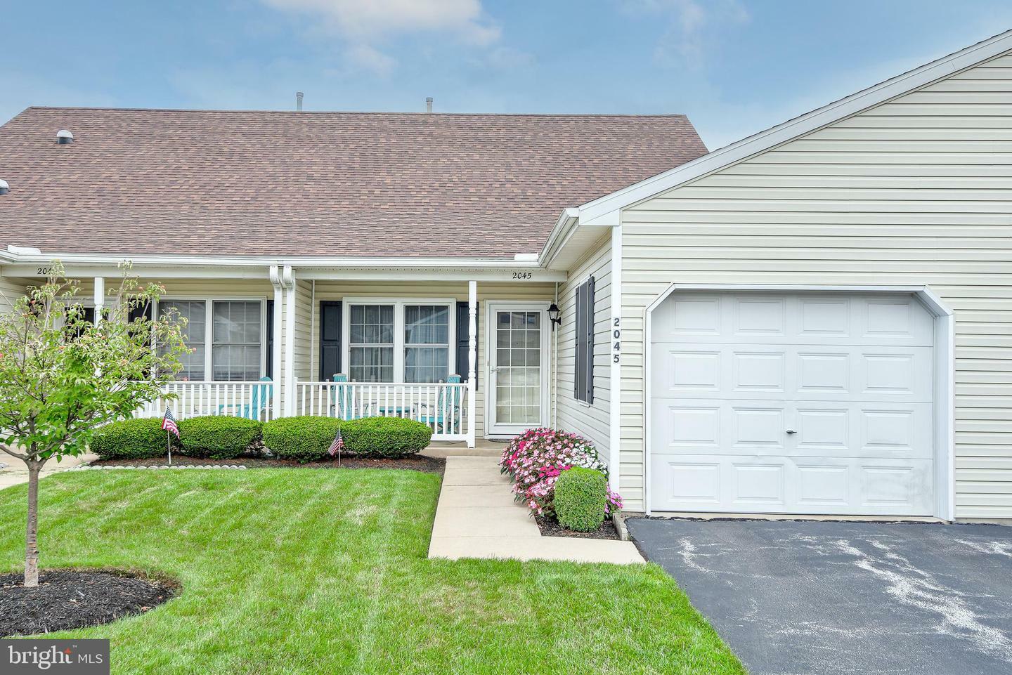 Property Photo:  2045 Village Cir E  PA 17404 