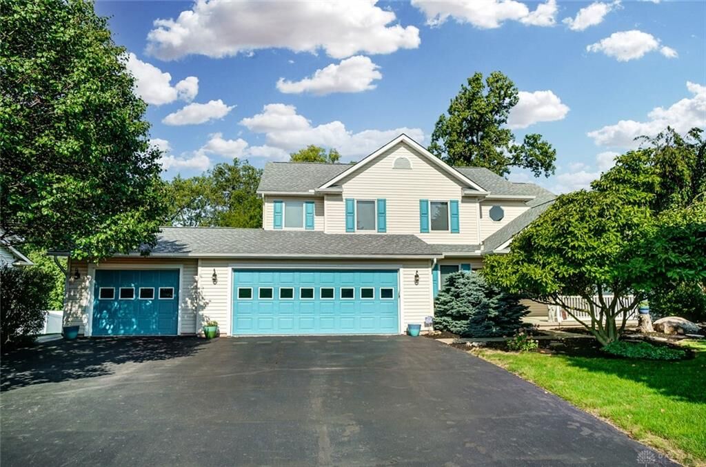 Property Photo:  1121 Lost Creek Drive  OH 43311 