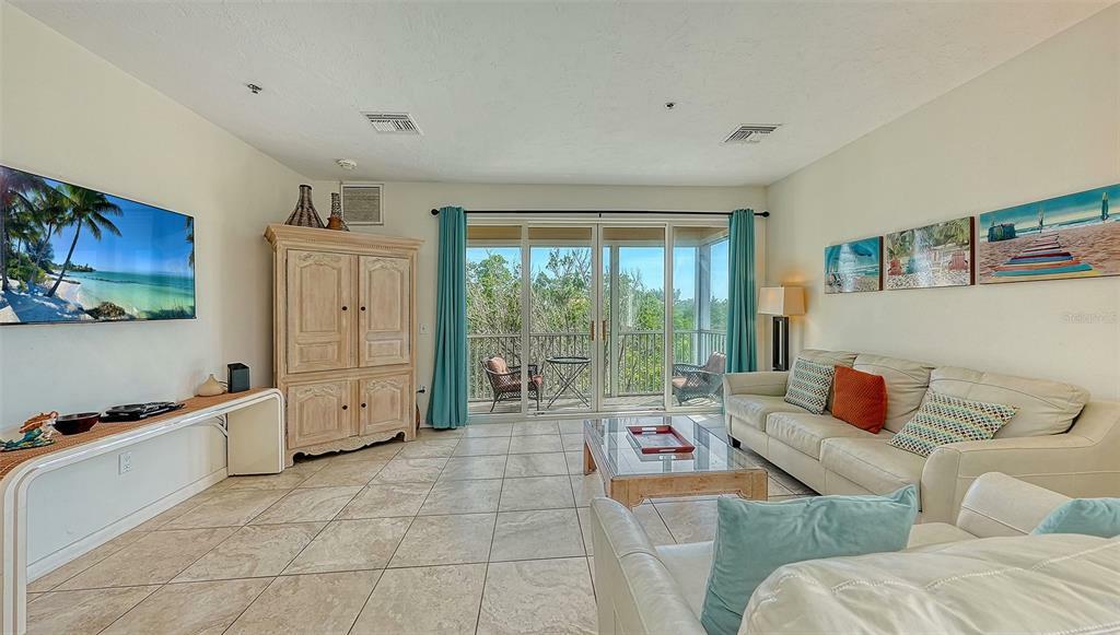 Property Photo:  651 Cedars Court 651  FL 34228 