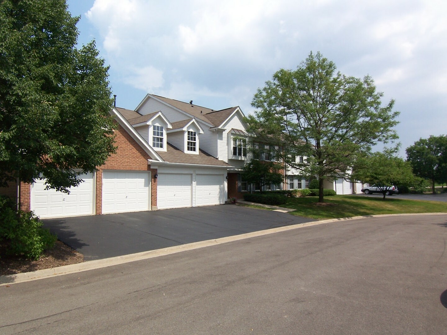 Property Photo: 812 Butternut Lane D IL 60056
