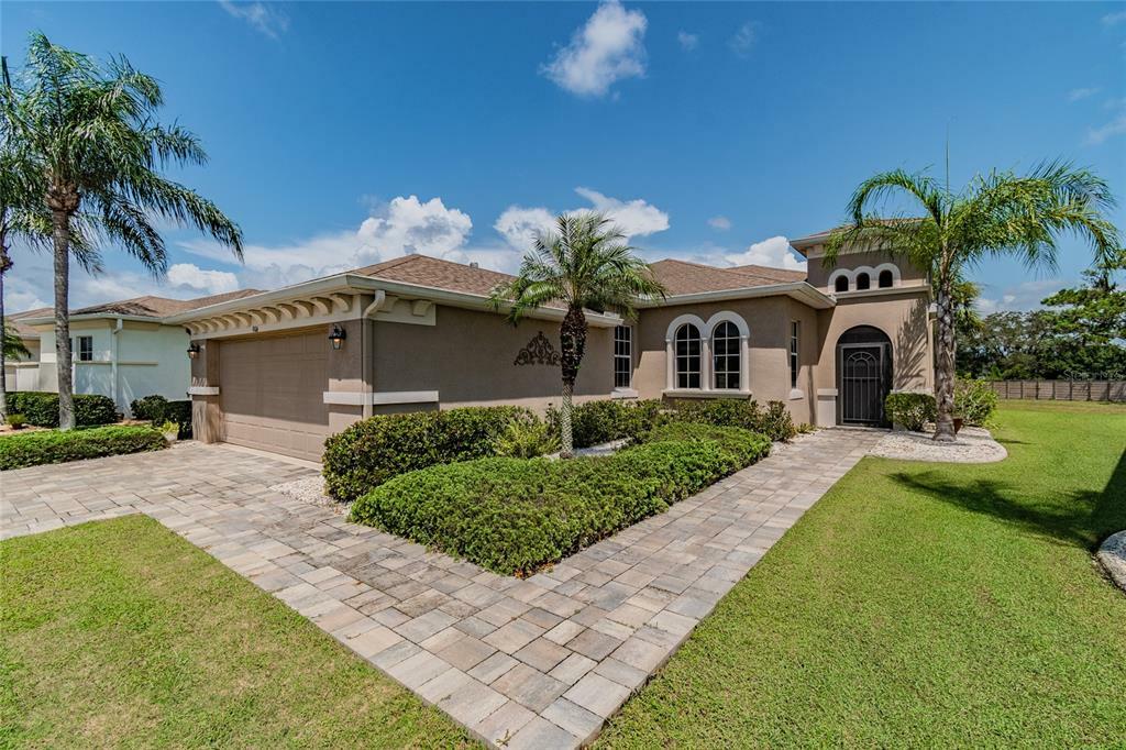 Property Photo:  906 Regal Manor Way  FL 33573 