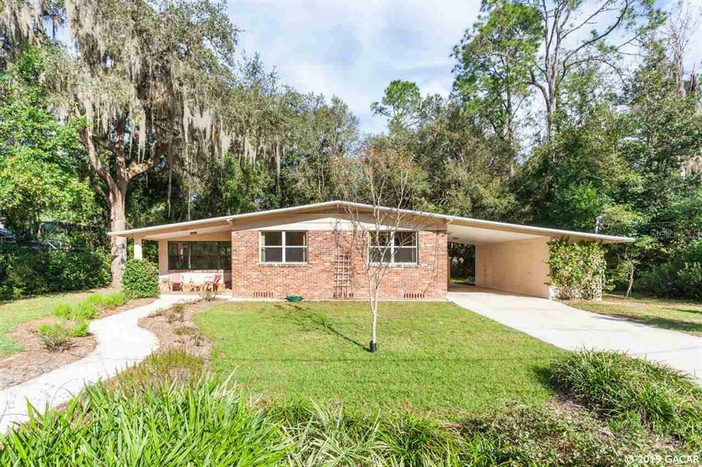 Property Photo:  3952 SW 5th Place  FL 32607 