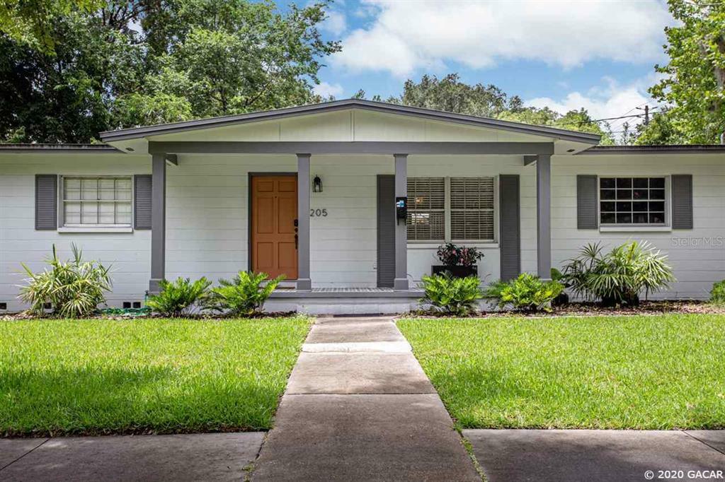 Property Photo:  205 NE 10th Avenue  FL 32601 