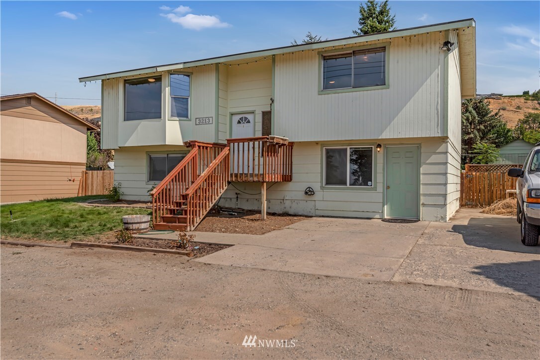 Property Photo:  3213 Sunset Highway  WA 98802 