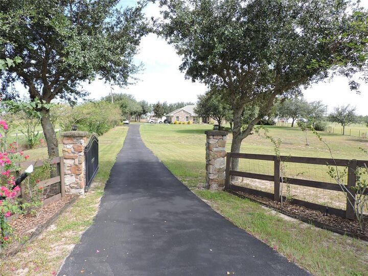 Property Photo: 571 Libby Alico Road FL 33827