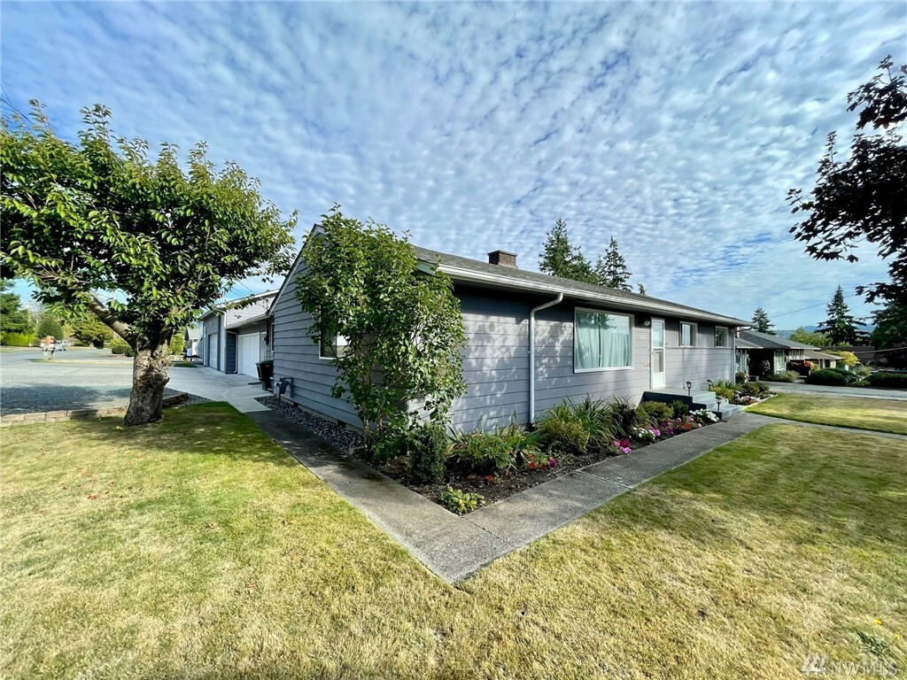 Property Photo:  2838 Pacific St  WA 98226 