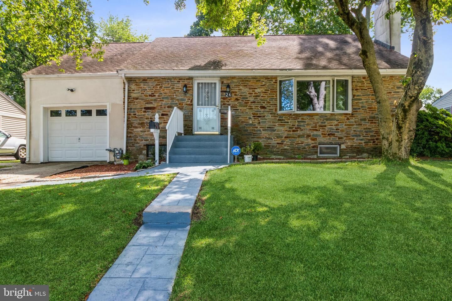 Property Photo:  24 Kinney Drive  NJ 08618 