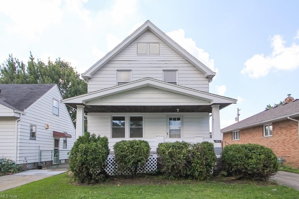Property Photo:  2831 Grovewood Avenue  OH 44134 