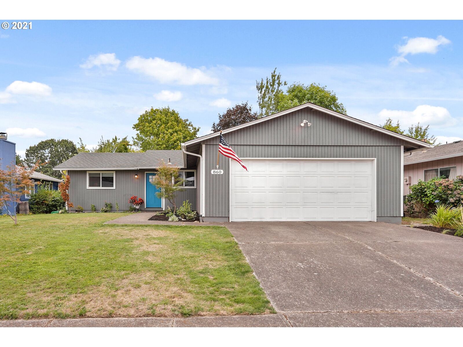 Property Photo: 860 Sand Piper Ct OR 97301