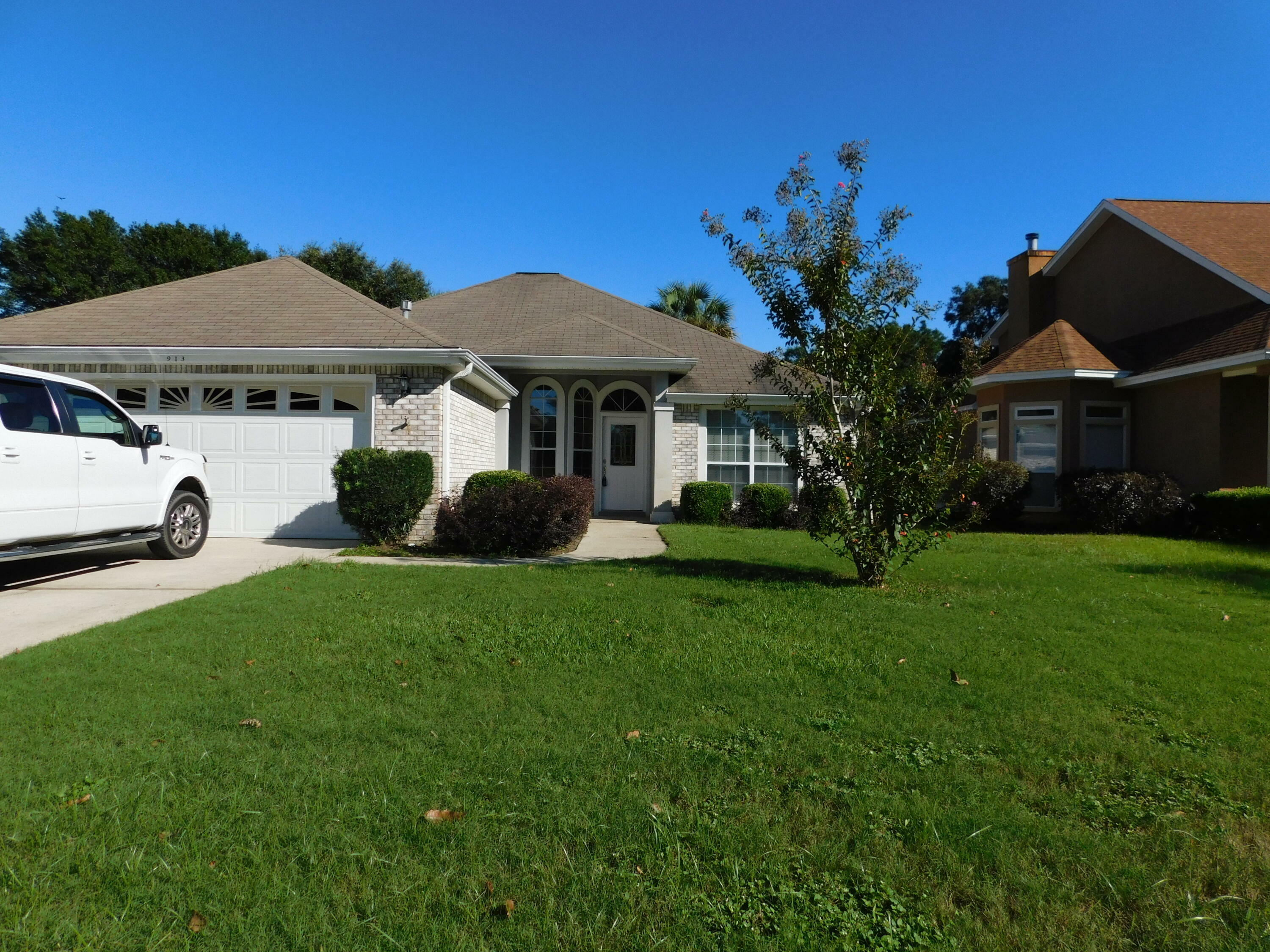 Property Photo:  913 Shalimar Point Drive  FL 32579 