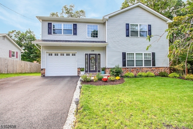 Property Photo:  210 Knox Way  NJ 07843 