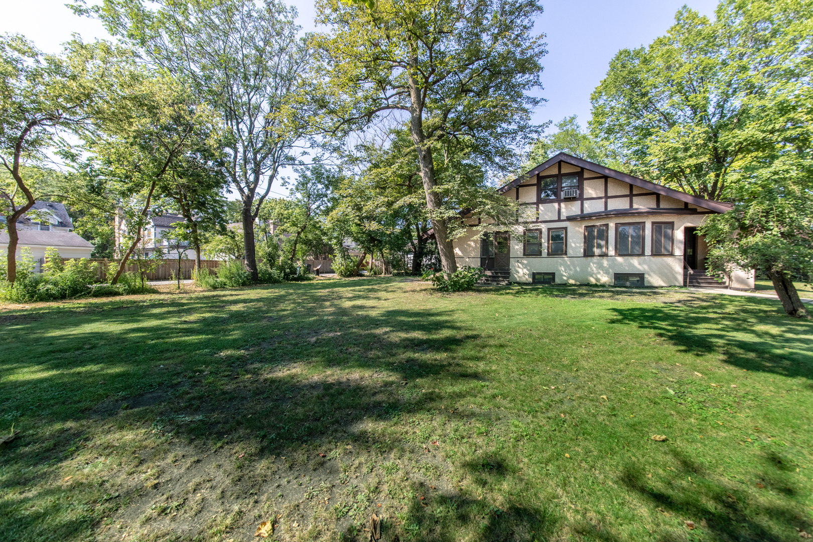 Property Photo:  211 Lake Avenue  IL 60068 