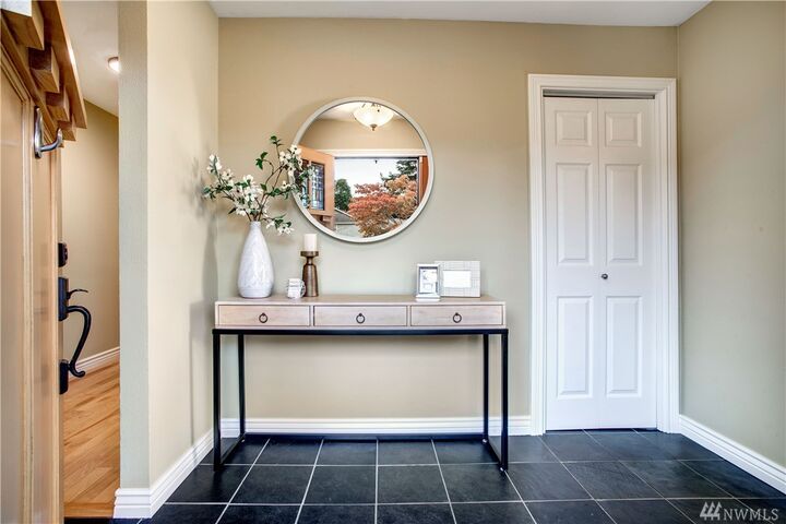 Property Photo: 5206 S Mead St WA 98118